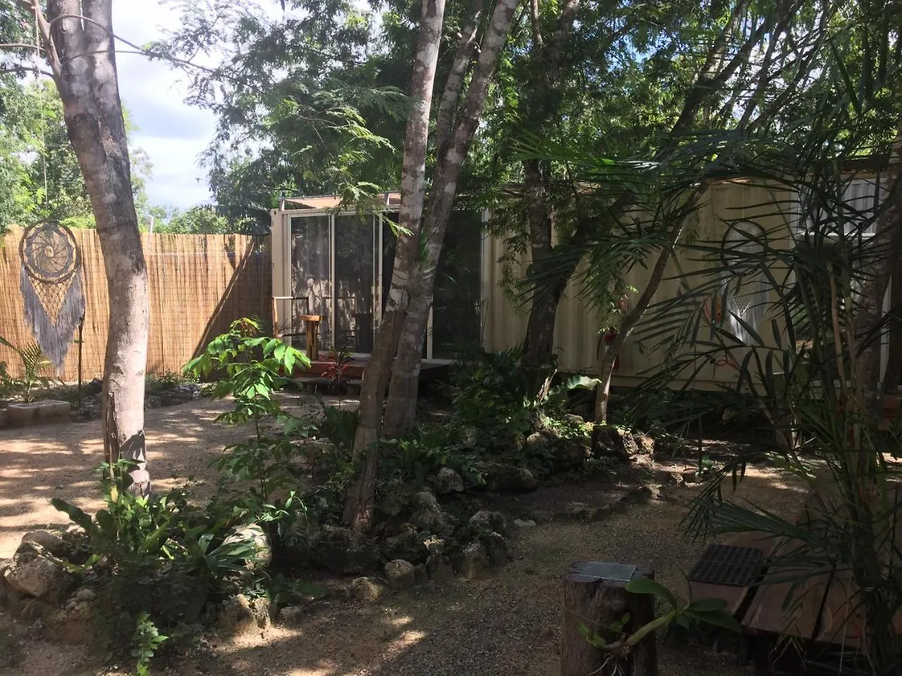 Containme Eco Chic Hotel Tulum