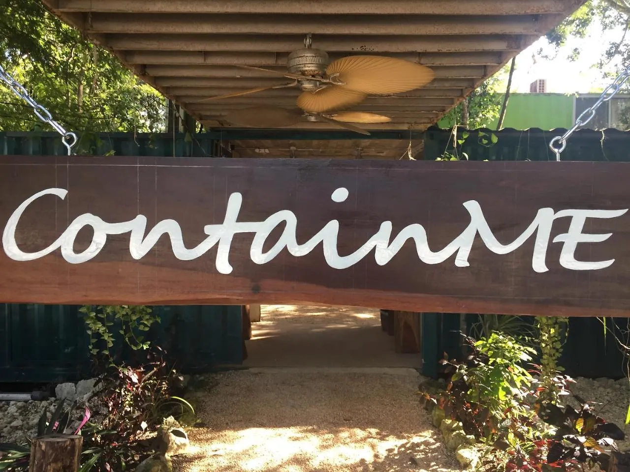 Containme Eco Chic Hotel Tulum