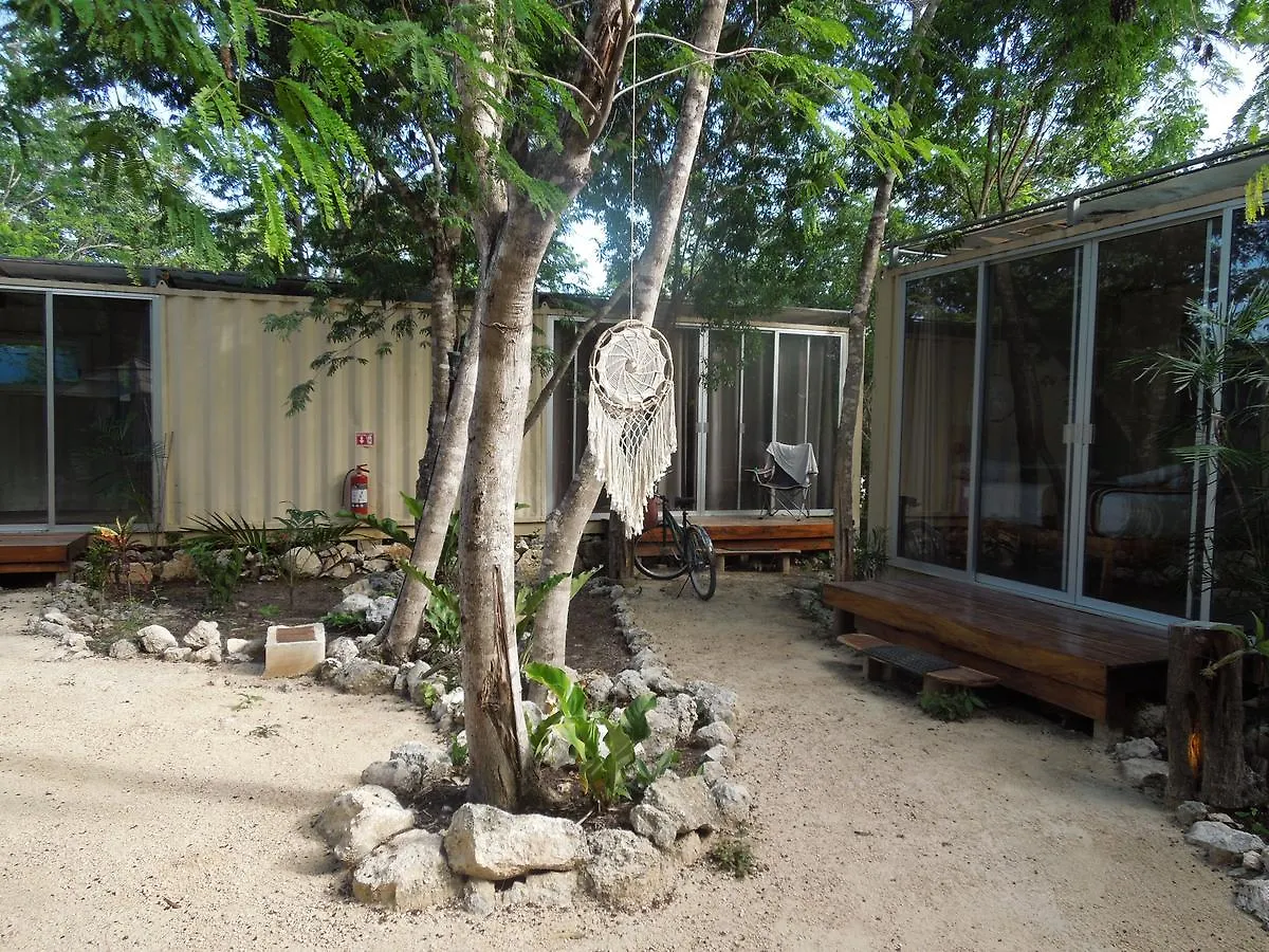 Containme Eco Chic Hotel Tulum