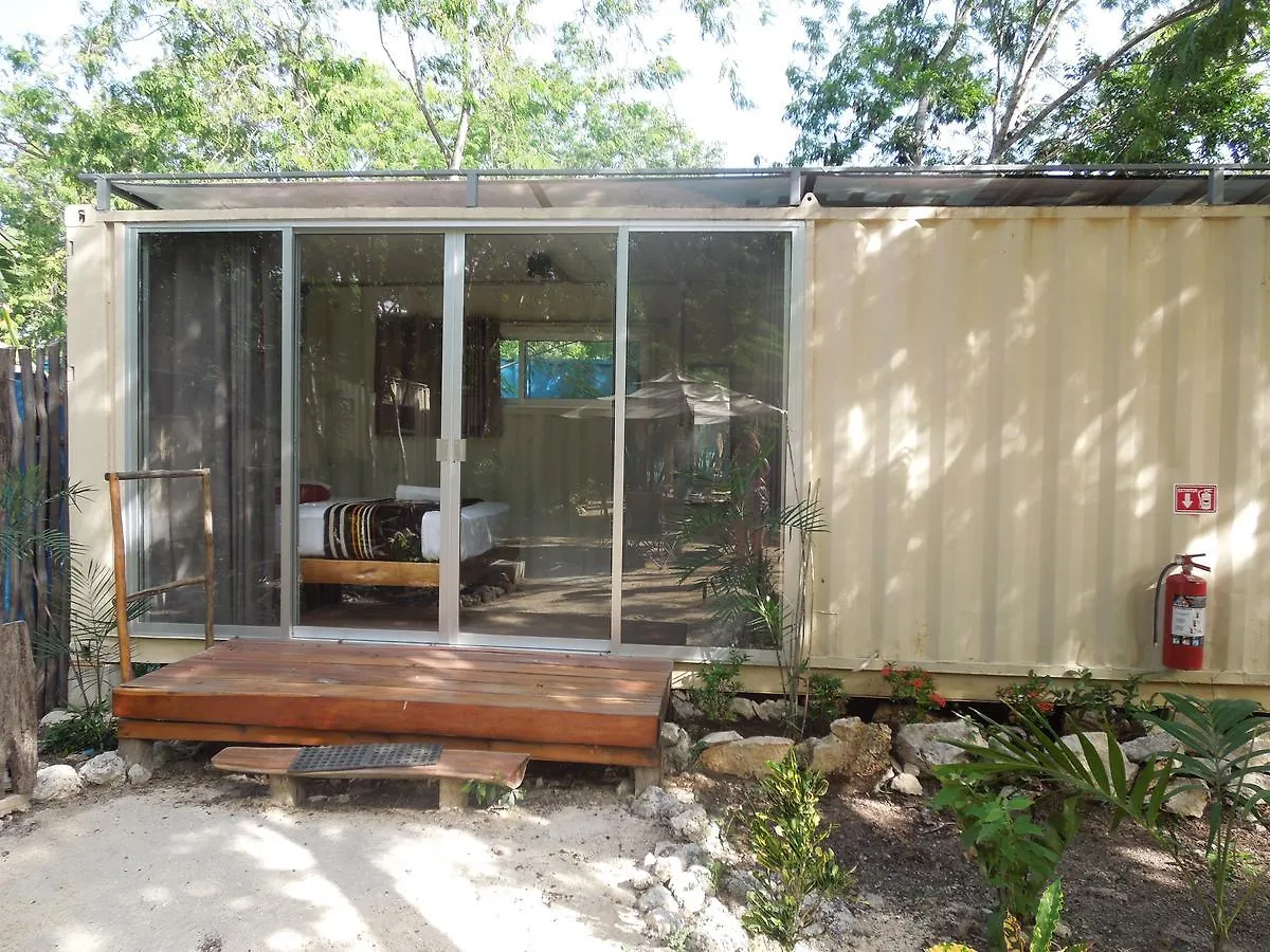 Containme Eco Chic Hotel Tulum