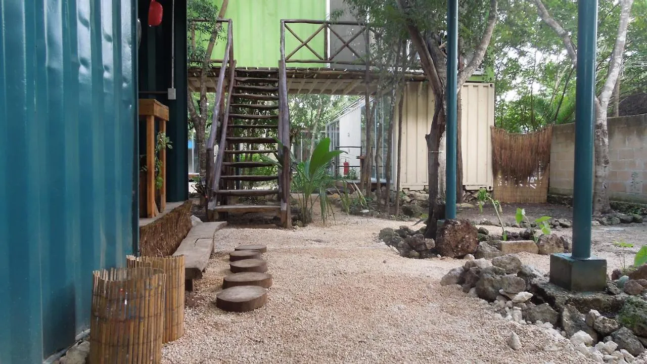 **  Containme Eco Chic Hotel Tulum Meksyk