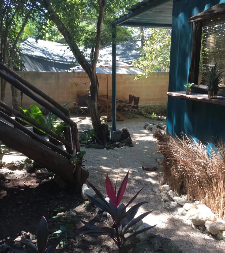 Containme Eco Chic Hotel Tulum 2*,