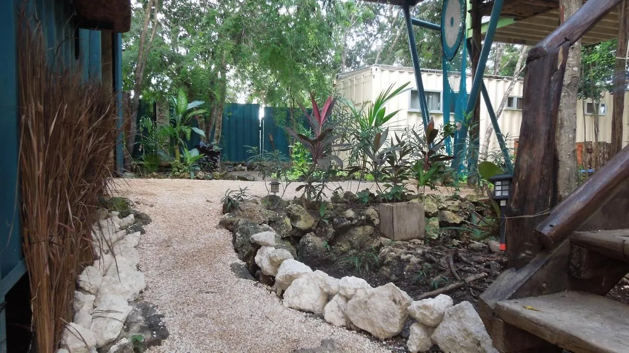 Containme Eco Chic Hotel Tulum